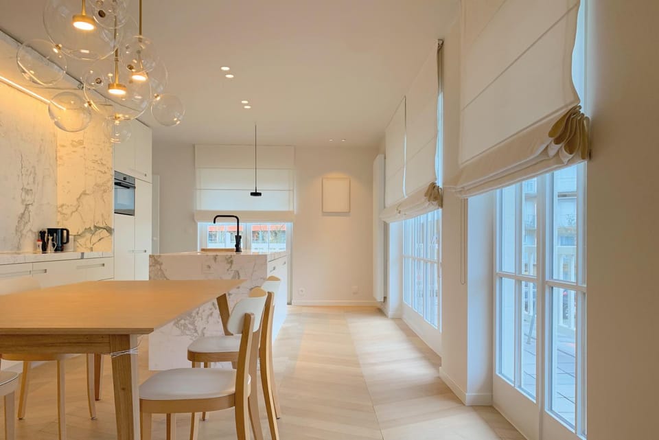 Kitchen or kitchenette, Dining area