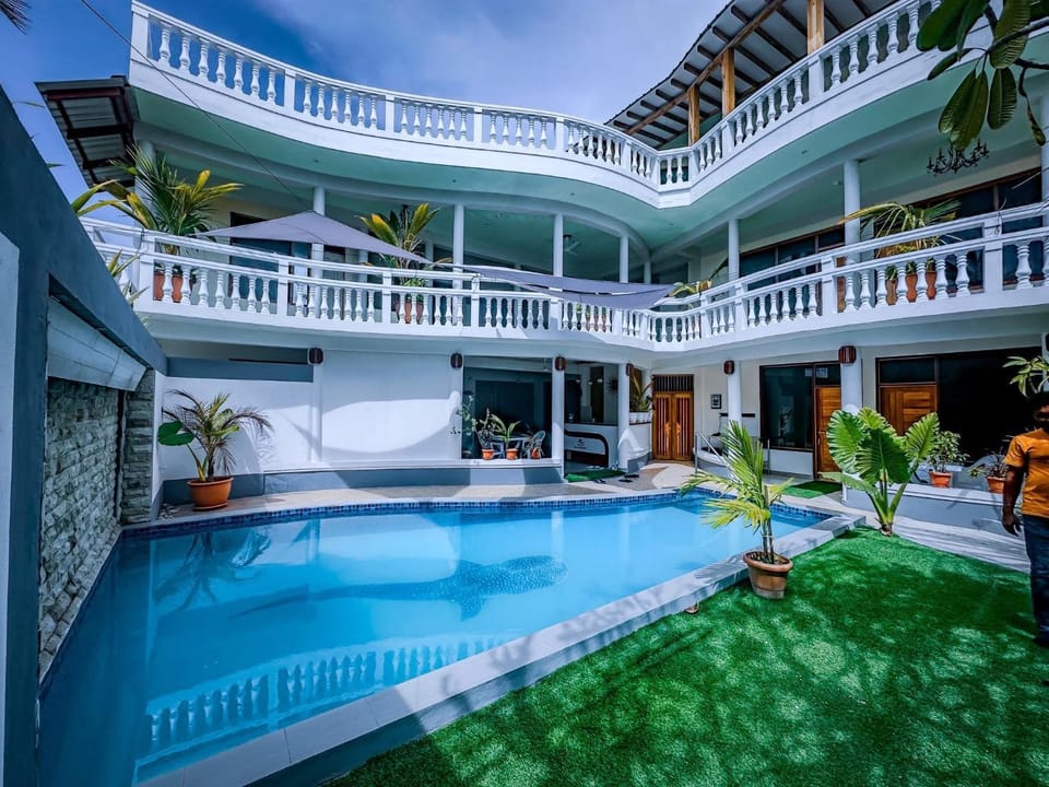 Property building, Patio, Day, Garden, Garden view, Pool view, Swimming pool, sunbed