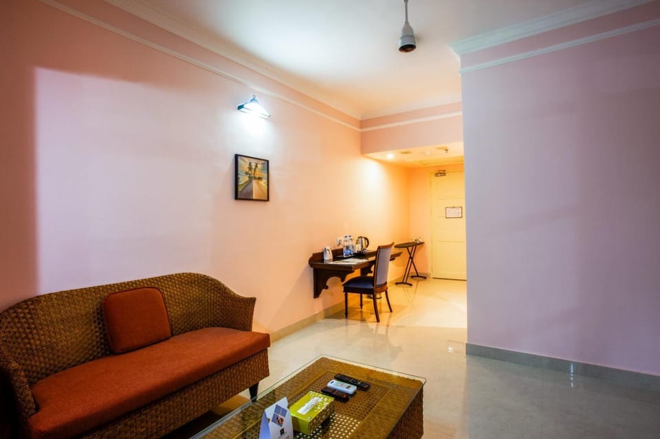 Holiday Hotel Hotel in Vypin