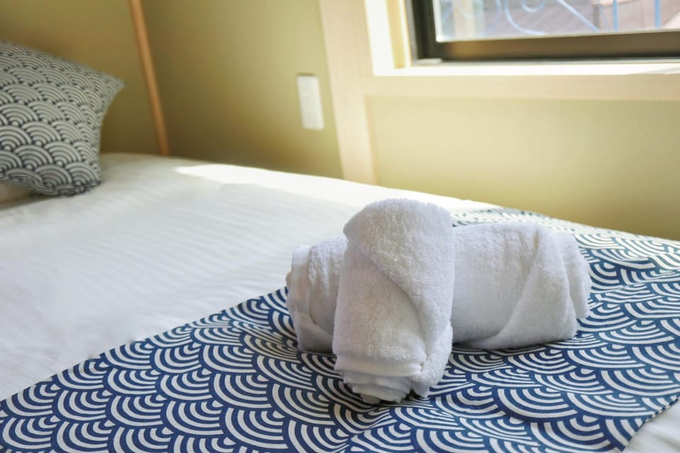 Bed, Photo of the whole room, Bedroom, towels