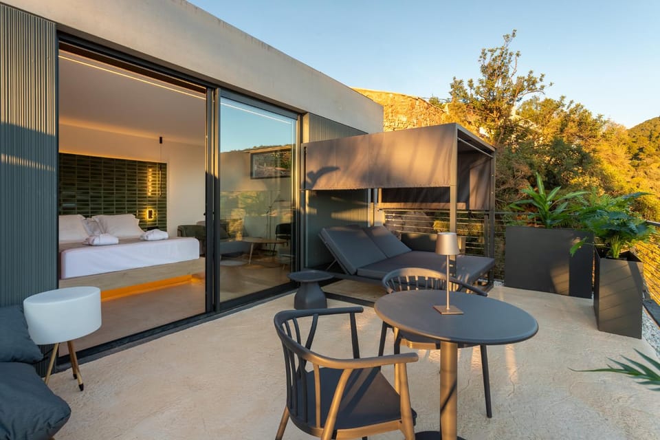 Bed, Day, Natural landscape, View (from property/room), Living room, Photo of the whole room, Dining area, Bedroom