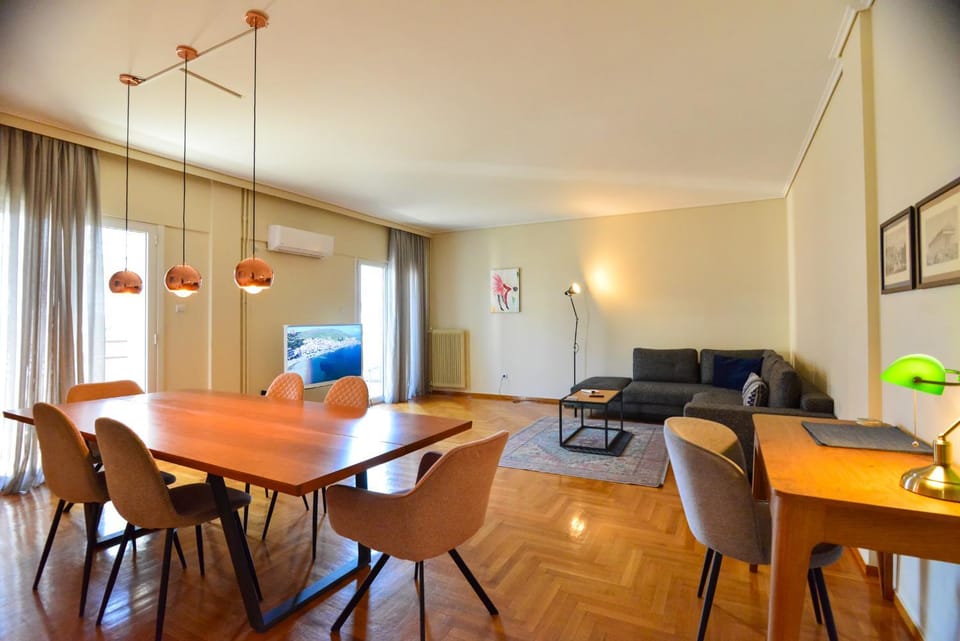 TV and multimedia, Living room, Seating area, Dining area