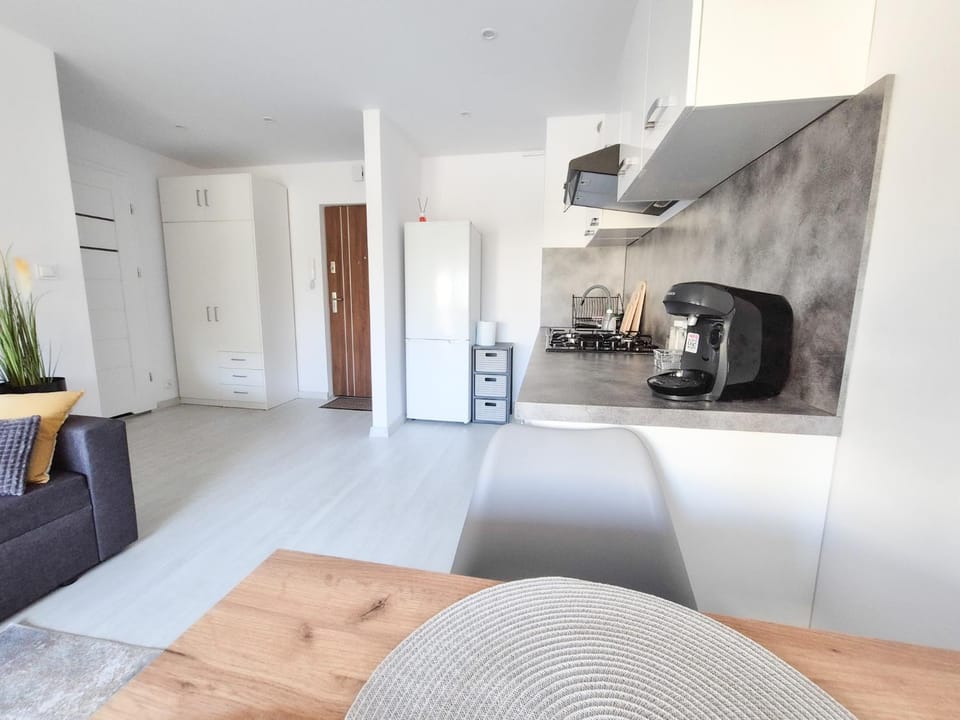 Kitchen or kitchenette, oven, kitchen