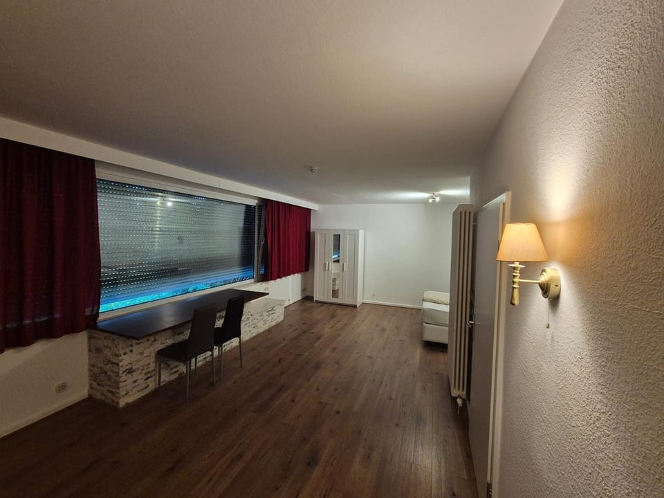 Shower, Toilet, Photo of the whole room, Seating area, Dining area, Bedroom, Communal kitchen, Time of day, Inner courtyard view, furniture, furniture, furniture, hair dryier, heating, heating, internet, internet, internet, soundproof, toaster, towels, towels, wardrobe