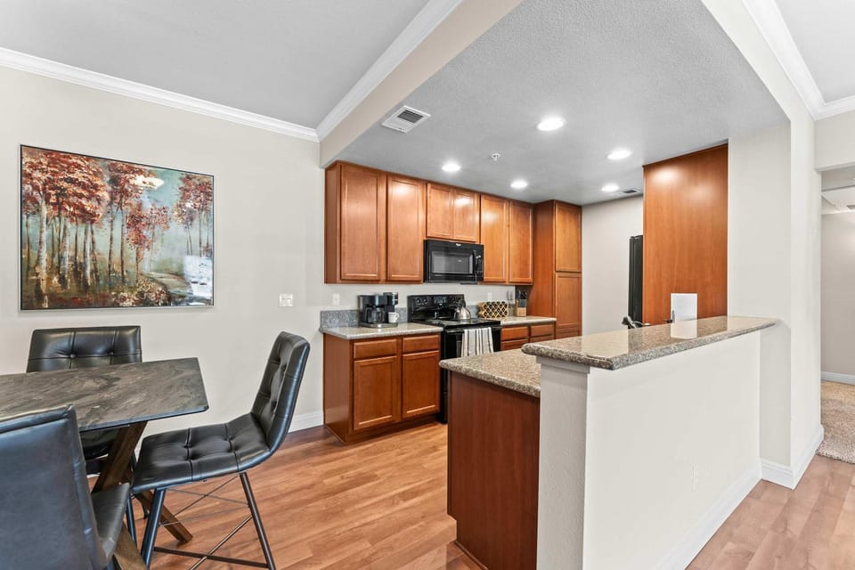 Spacious 2BR Reno Suite · Spring Mountain Views Apartment in Reno
