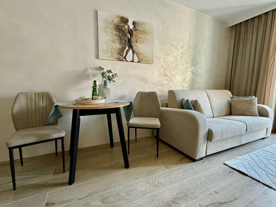 EASY RENT Apartments - Jasna 7, Centrum 24h Check-in Apartment in Masovian Voivodeship