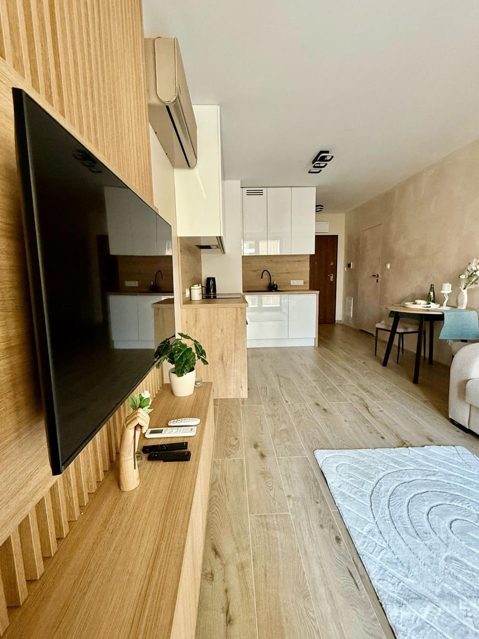 EASY RENT Apartments - Jasna 7, Centrum 24h Check-in Apartment in Masovian Voivodeship