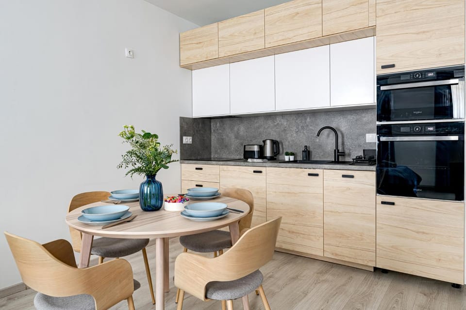 Coffee/tea facilities, oven, stove