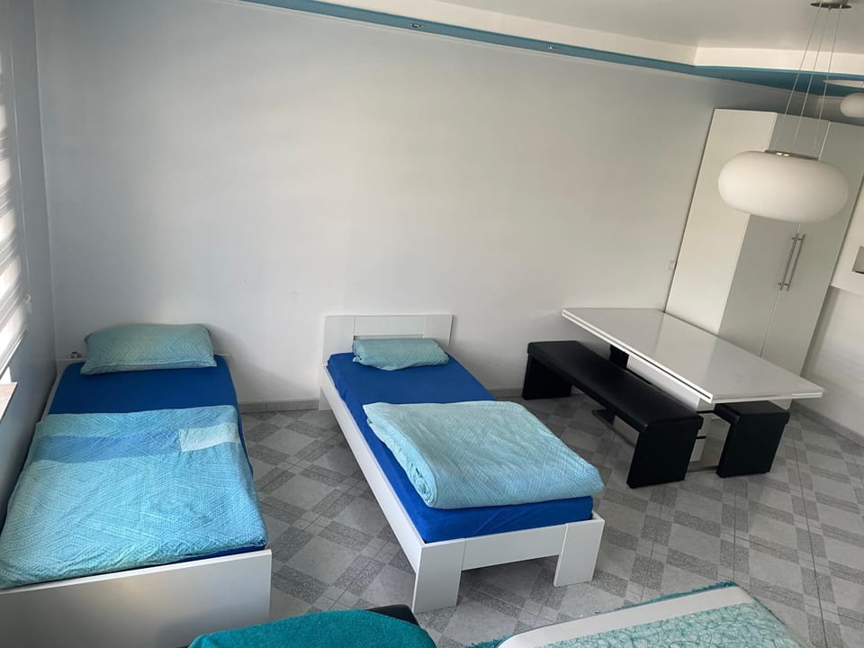 Bed, Living room, Seating area, Dining area, Bedroom, Food