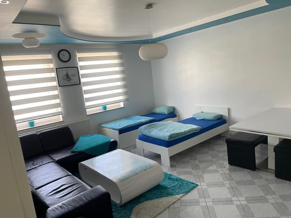 Bed, TV and multimedia, Living room, Seating area, Dining area, Bedroom, Food