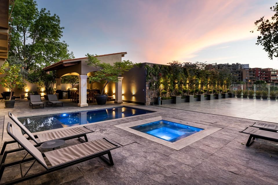 Hot Tub, Banquet/Function facilities, Swimming pool
