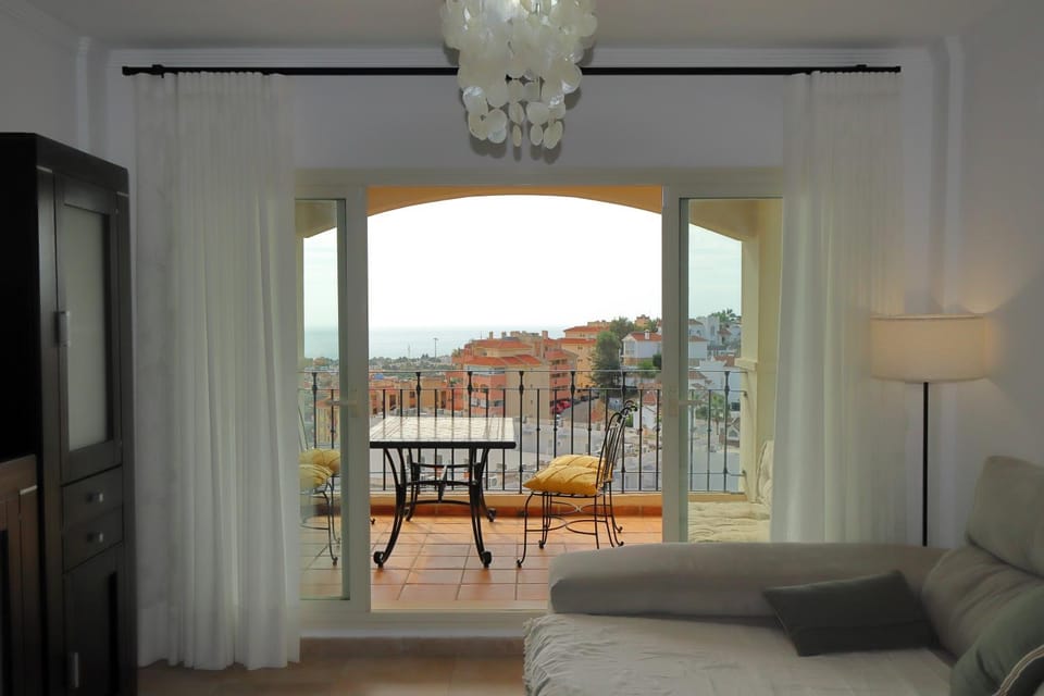 View (from property/room), Balcony/Terrace, Living room, Lounge or bar, Seating area, Dining area