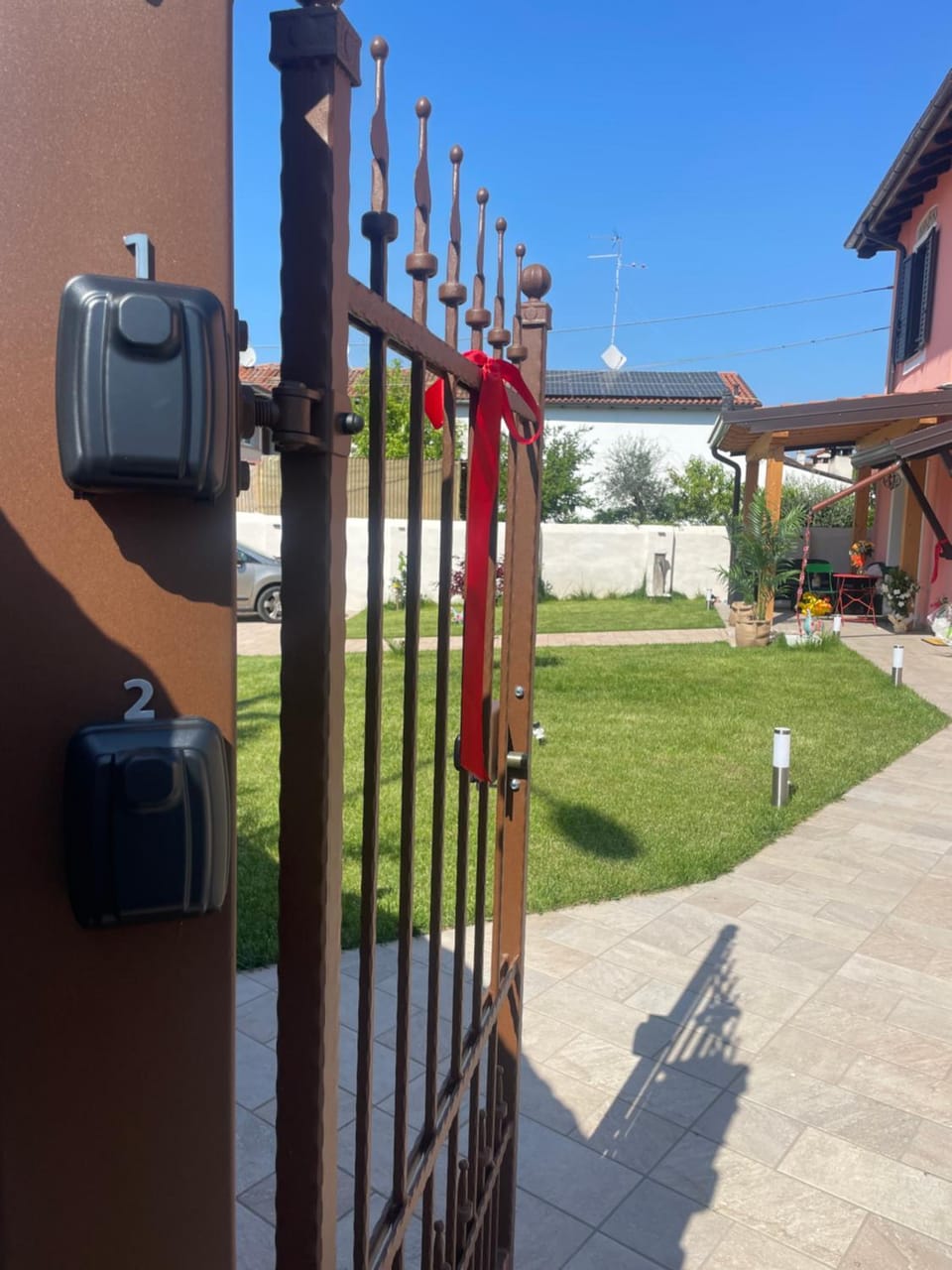 Facade/entrance, Day, Garden view