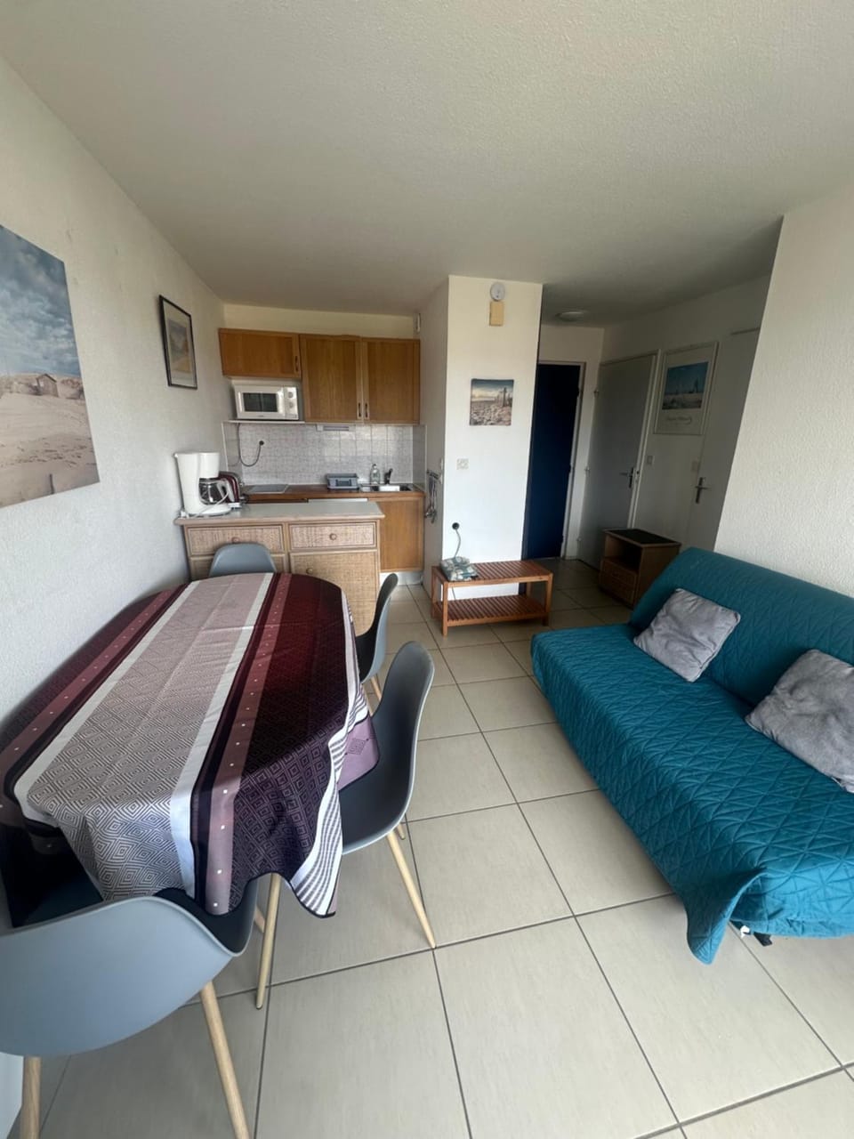 Kitchen or kitchenette, Seating area