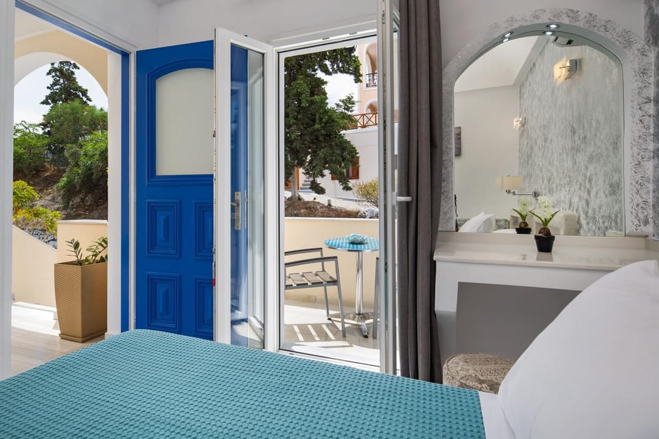 View (from property/room), Balcony/Terrace, Bedroom