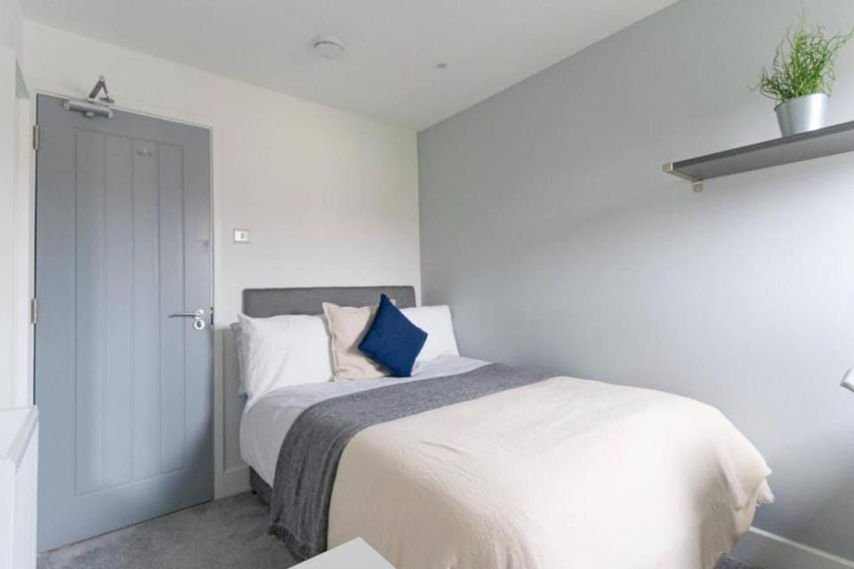 Stansted 2 - 6 Bedrooms - 2 and a Half Bath Apartment in Portsmouth