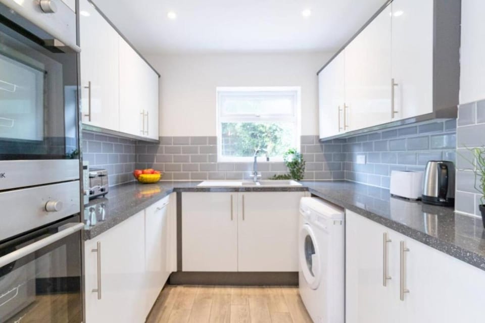 Stansted 2 - 6 Bedrooms - 2 and a Half Bath Apartment in Portsmouth