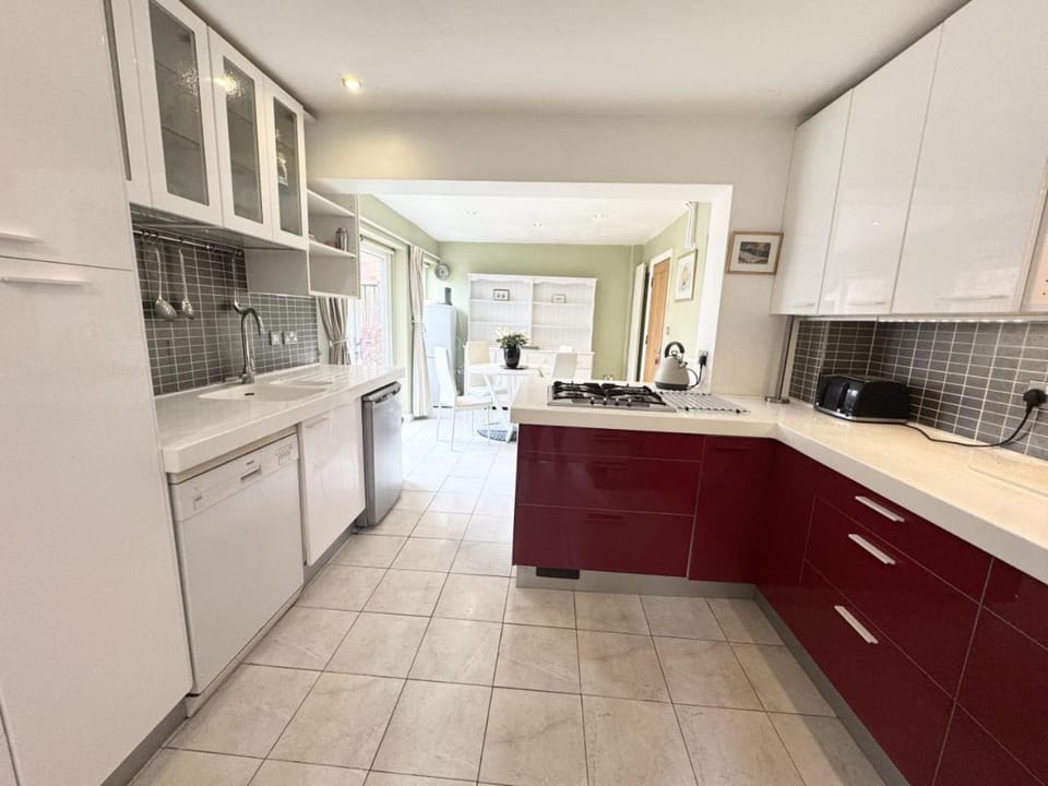 3 Bed with parking, ideal for families House in Wycombe District