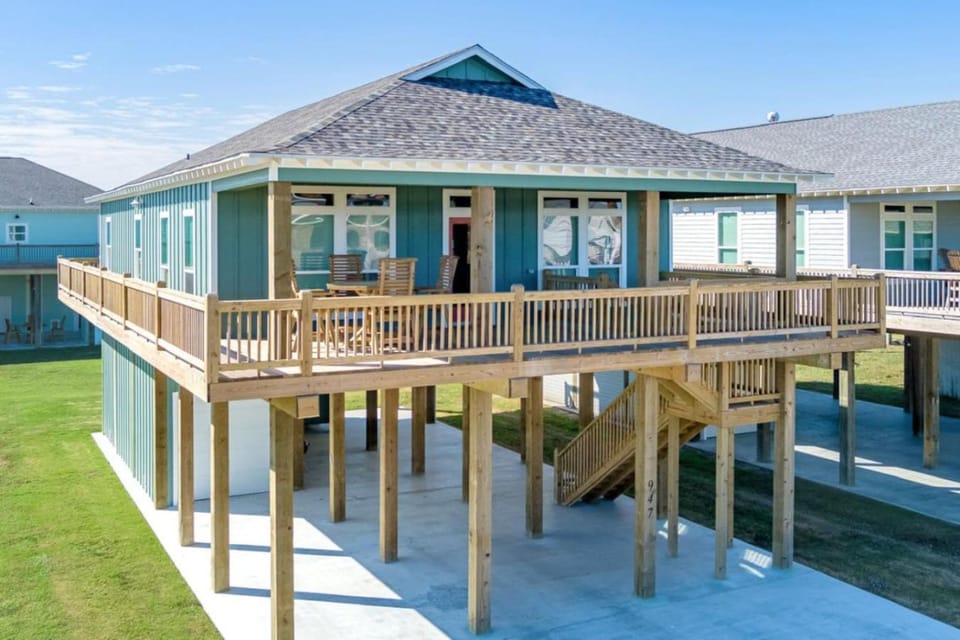 Two Adjacent Cabins, Sleeps 18 Cabin in Bolivar Peninsula