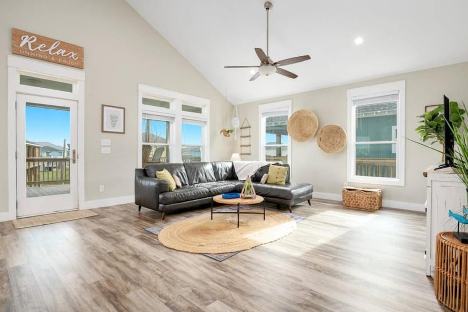 1 King 4 Queens Beachside House in Bolivar Peninsula