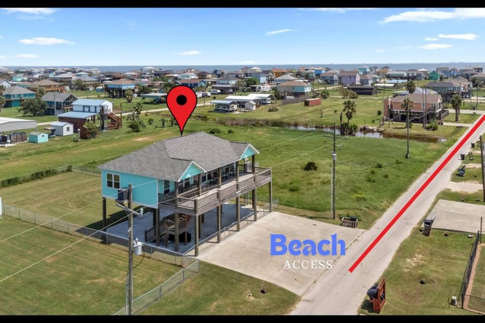 King Bed Pet Friendly Sleeps 8 House in Bolivar Peninsula