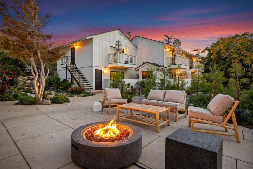 Property building, Garden, Seating area, Garden view