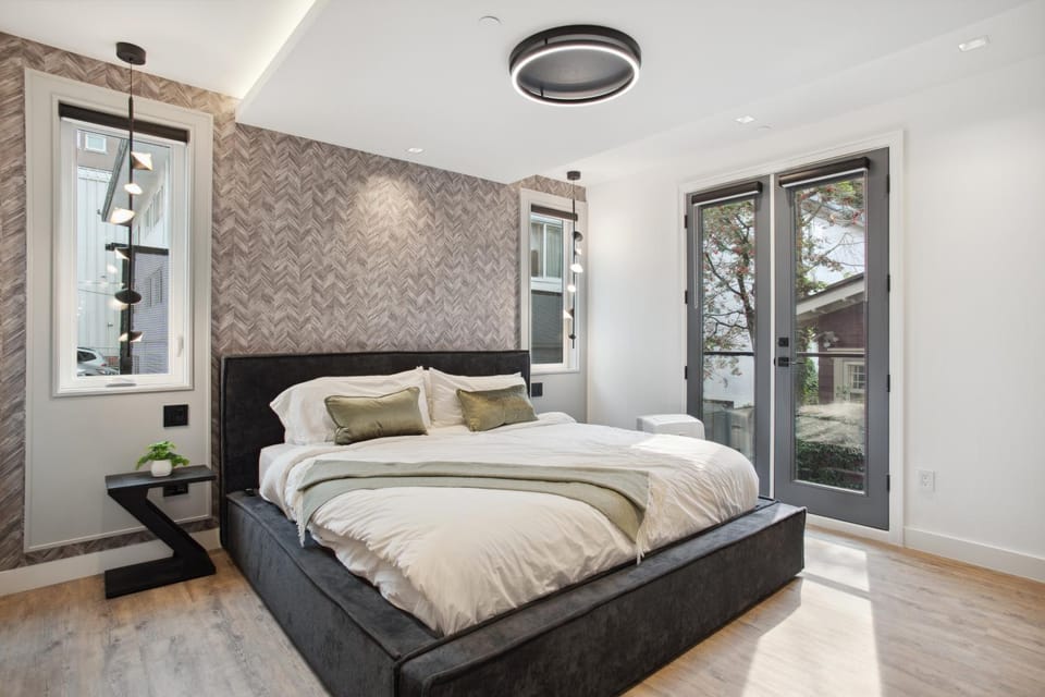 Luxury Downtown Vancouver Home Near Sunset Beach with Parking House in Vancouver