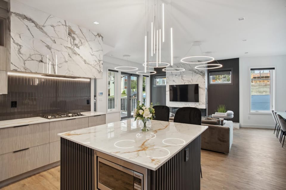 Luxury Downtown Vancouver Home Near Sunset Beach with Parking House in Vancouver