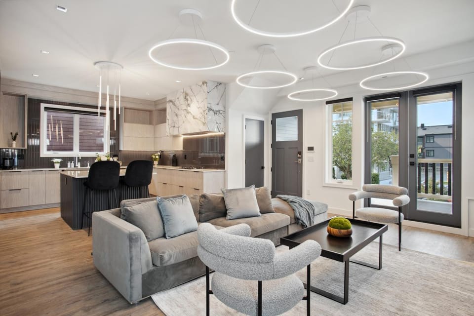 Luxury Downtown Vancouver Home Near Sunset Beach with Parking House in Vancouver