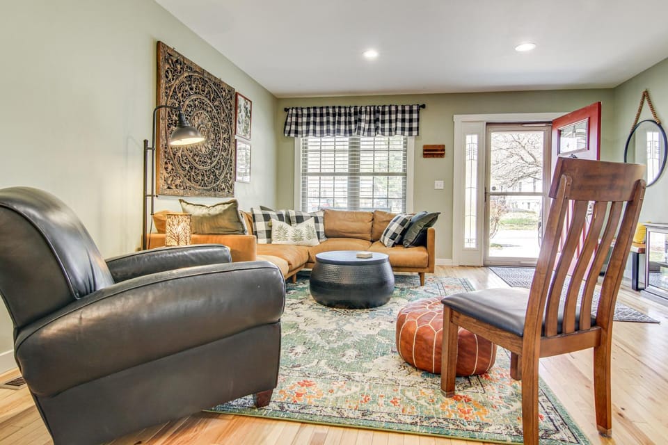 1 Mi to Dtwn Black Mountain Home with Patio and Yard House in Black Mountain