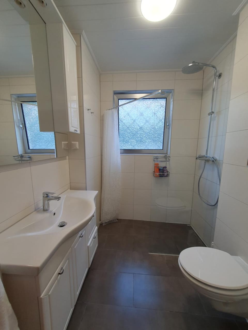 Shower, Toilet, Bathroom, hair dryier, heating, heating, soundproof, towels, towels