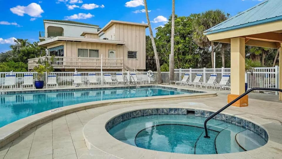San Remo 304 Apartment hotel in Redington Shores