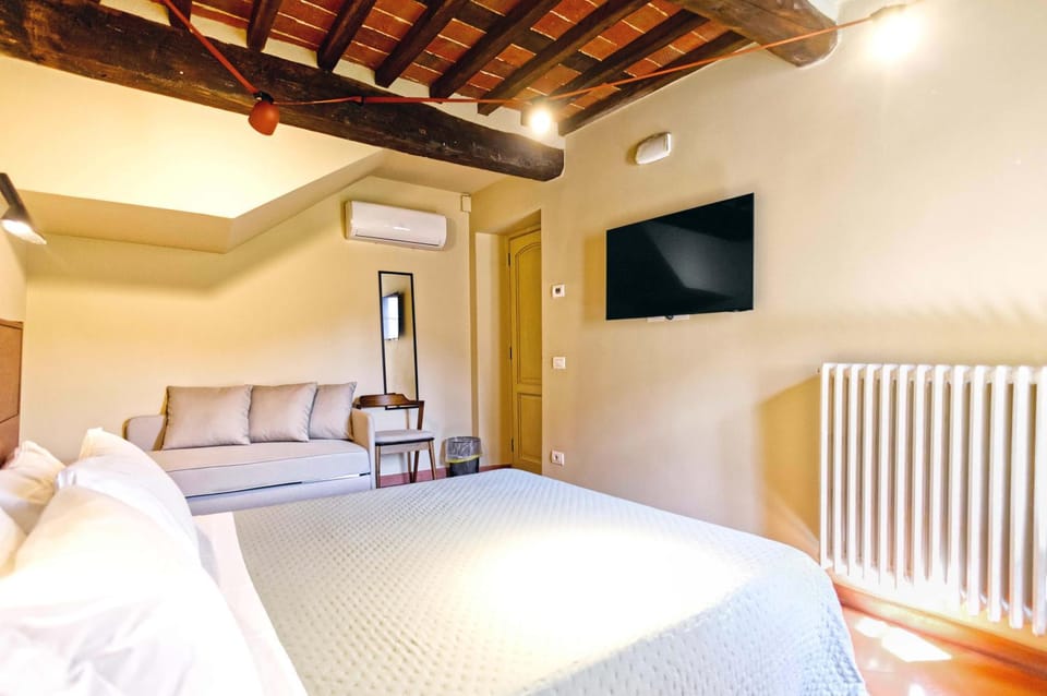 Photo of the whole room, Bedroom, air conditioner