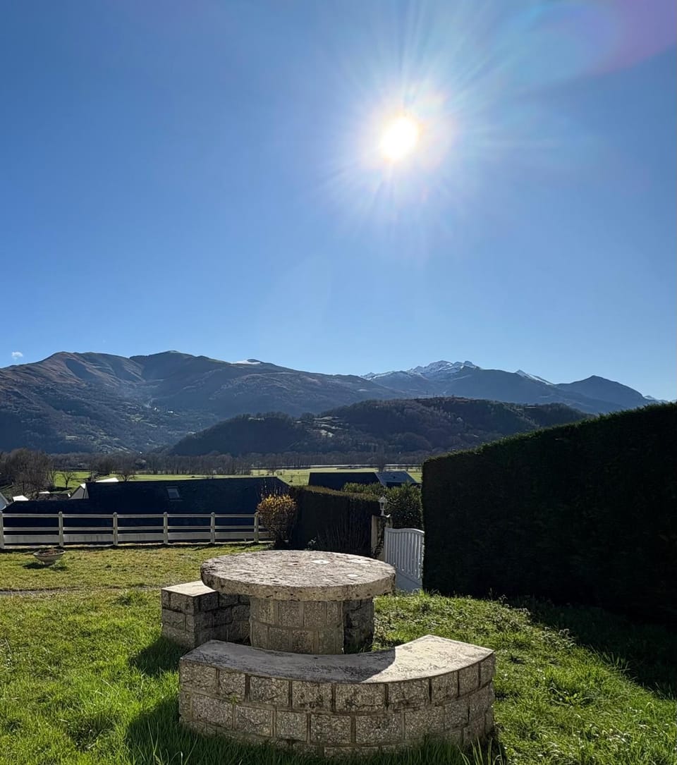 Villa avec piscine face aux Pyrénées Apartment in Occitanie