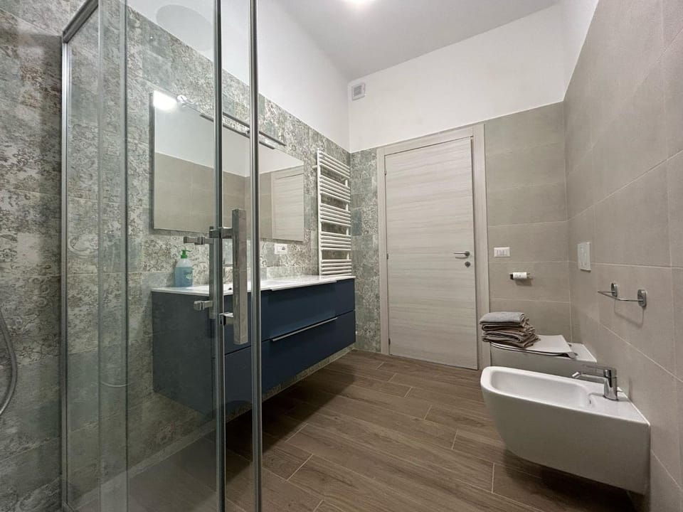 Shower, Bathroom, towels