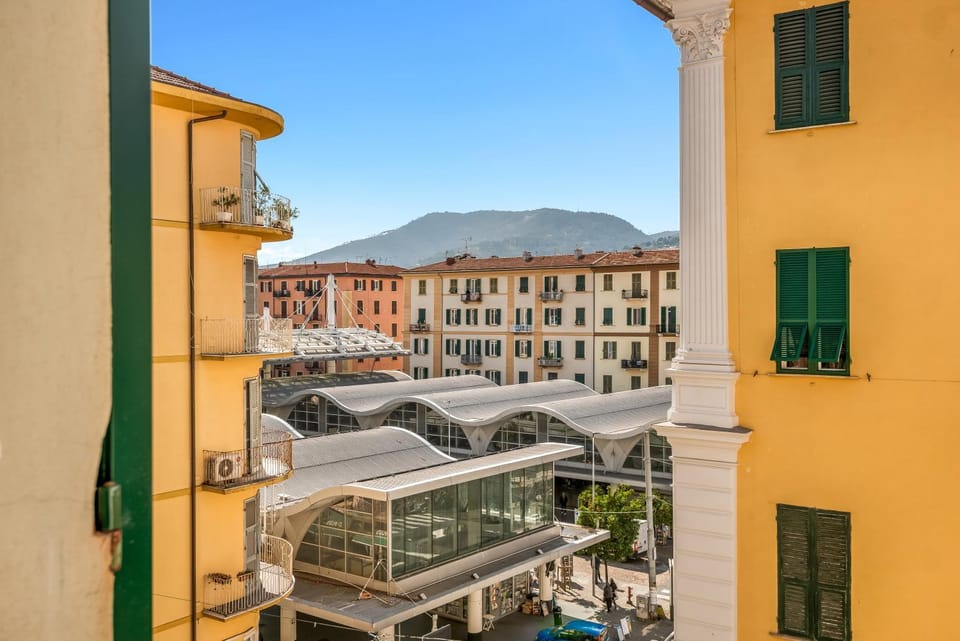 Property building, Day, Neighbourhood, Natural landscape, City view, Location
