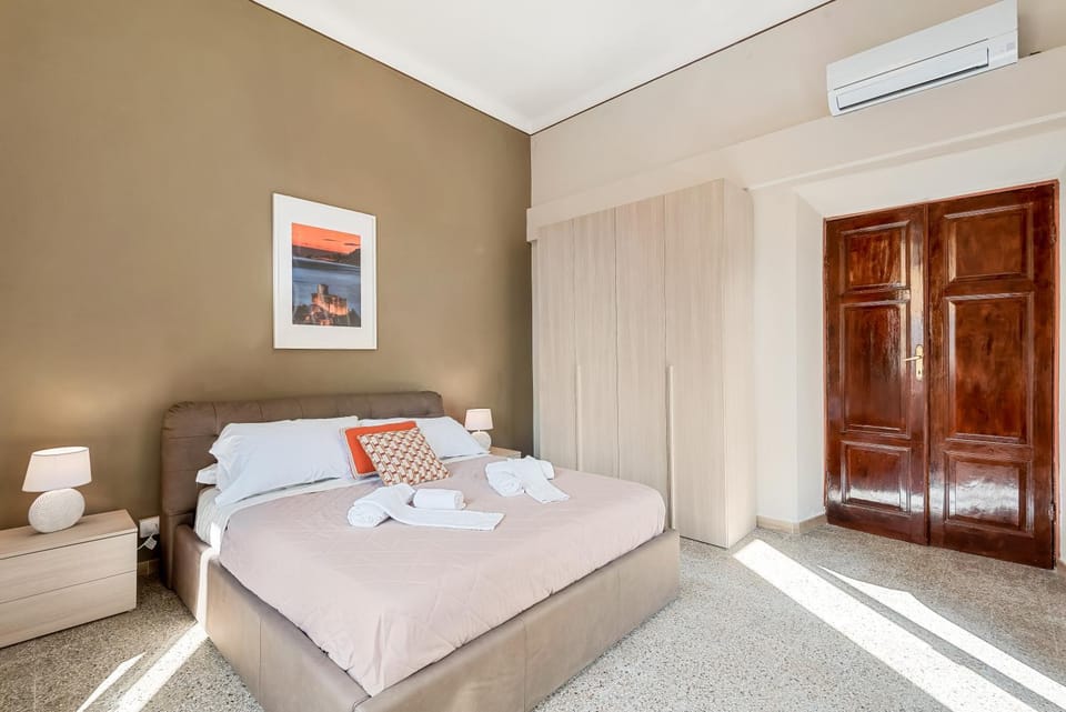 Bed, Photo of the whole room, Bedroom, towels, wardrobe, air conditioner