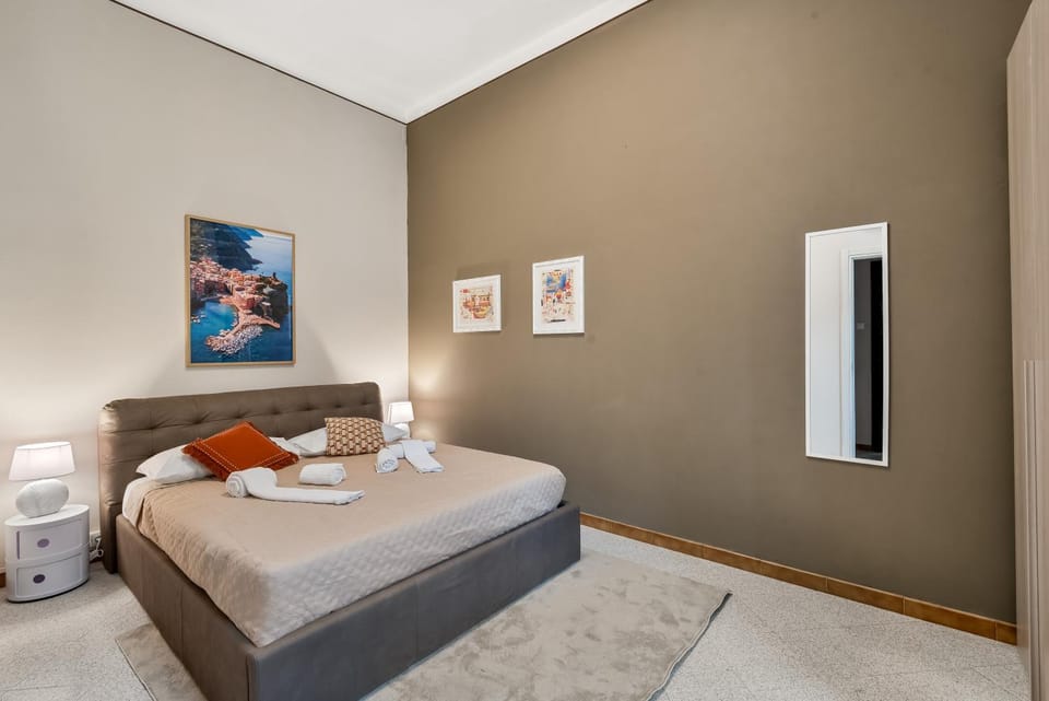 Bed, Photo of the whole room, Decorative detail, Bedroom