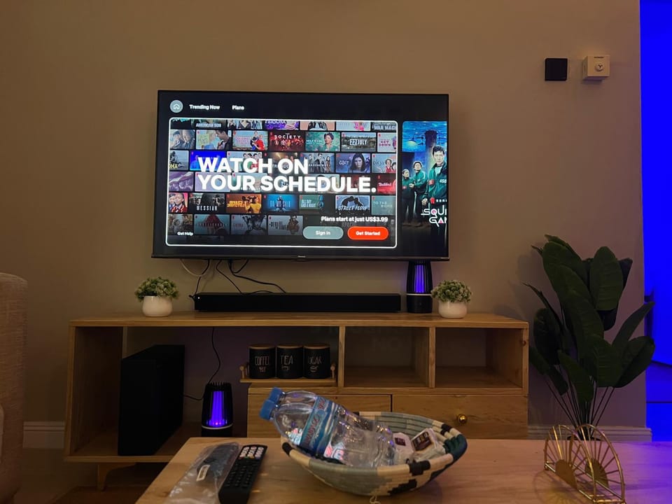 Communal lounge/ TV room, TV and multimedia, Living room, Evening entertainment