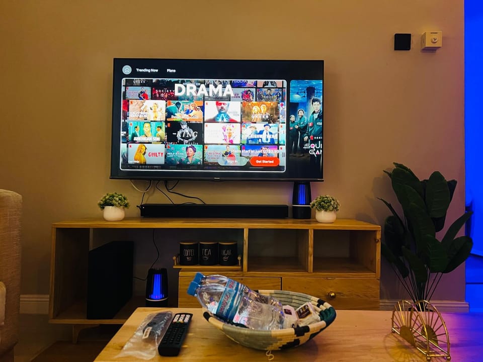 Communal lounge/ TV room, TV and multimedia, Living room, Evening entertainment