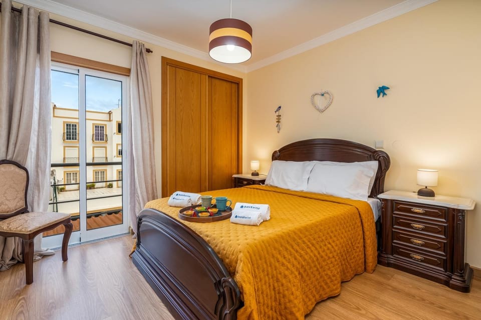 Bed, Bedroom, towels, wardrobe