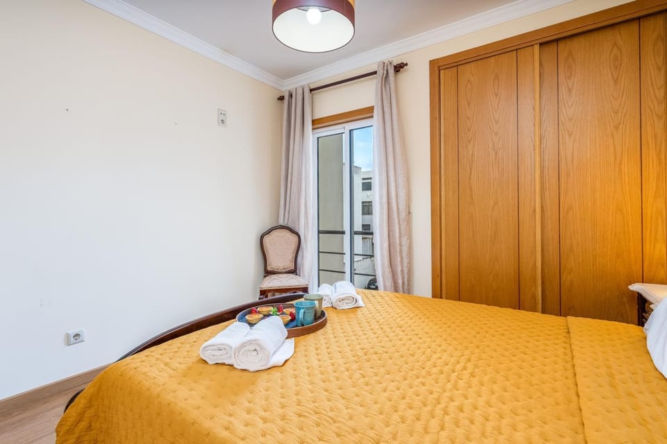 Bed, Bedroom, towels, wardrobe