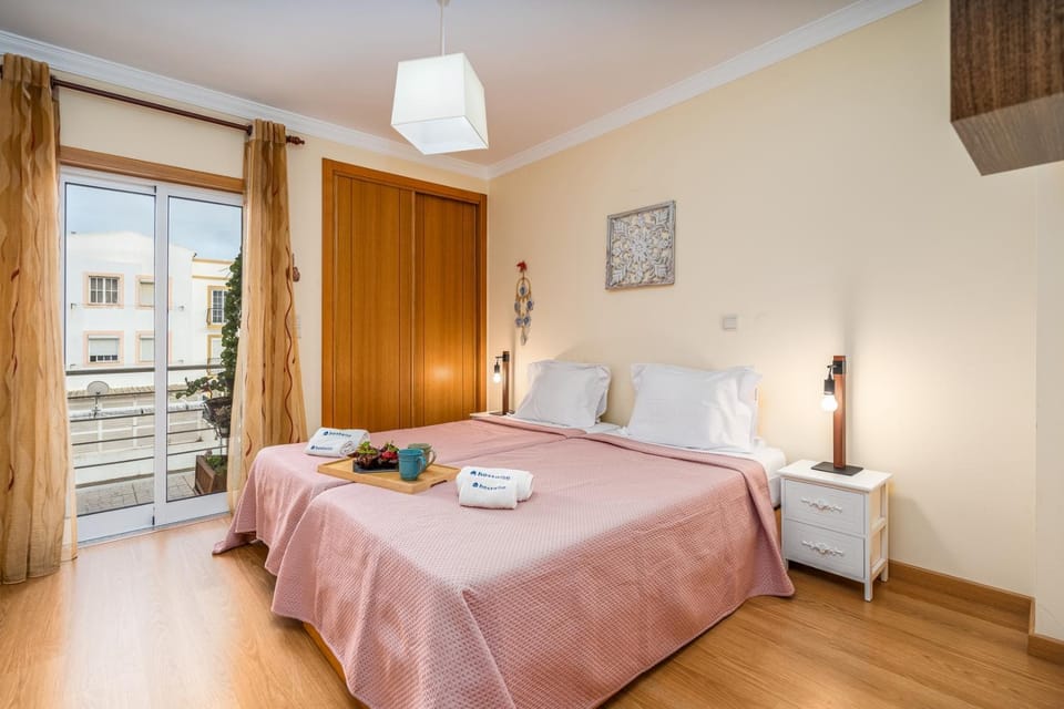 Bed, Bedroom, towels, wardrobe