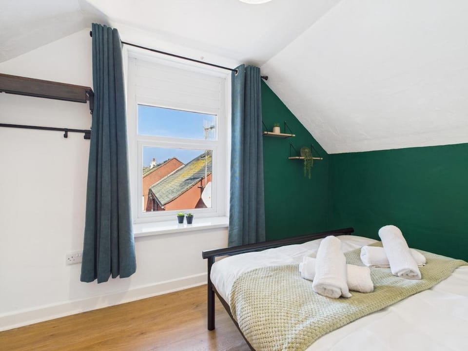 Whitehaven Hideaway - Sleeps 2 - Cosy Escape Apartment in Copeland District
