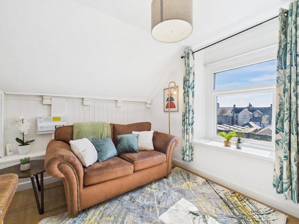 Whitehaven Hideaway - Sleeps 2 - Cosy Escape Apartment in Copeland District