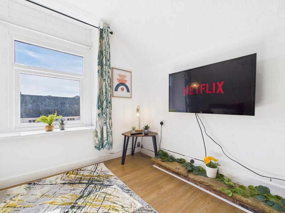 Whitehaven Hideaway - Sleeps 2 - Cosy Escape Apartment in Copeland District