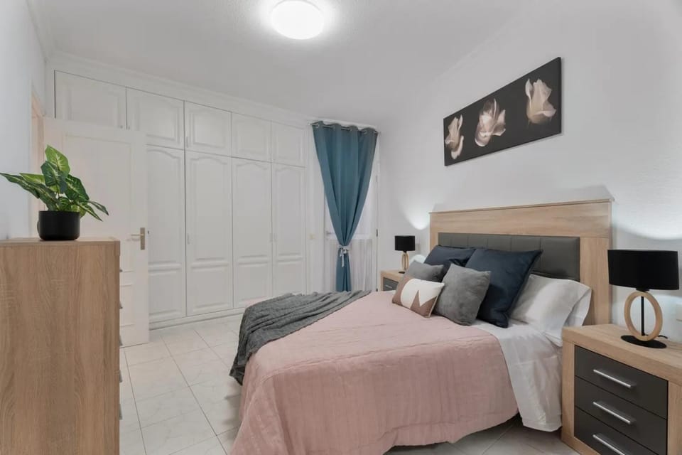 Bed, Photo of the whole room, Bedroom, wardrobe