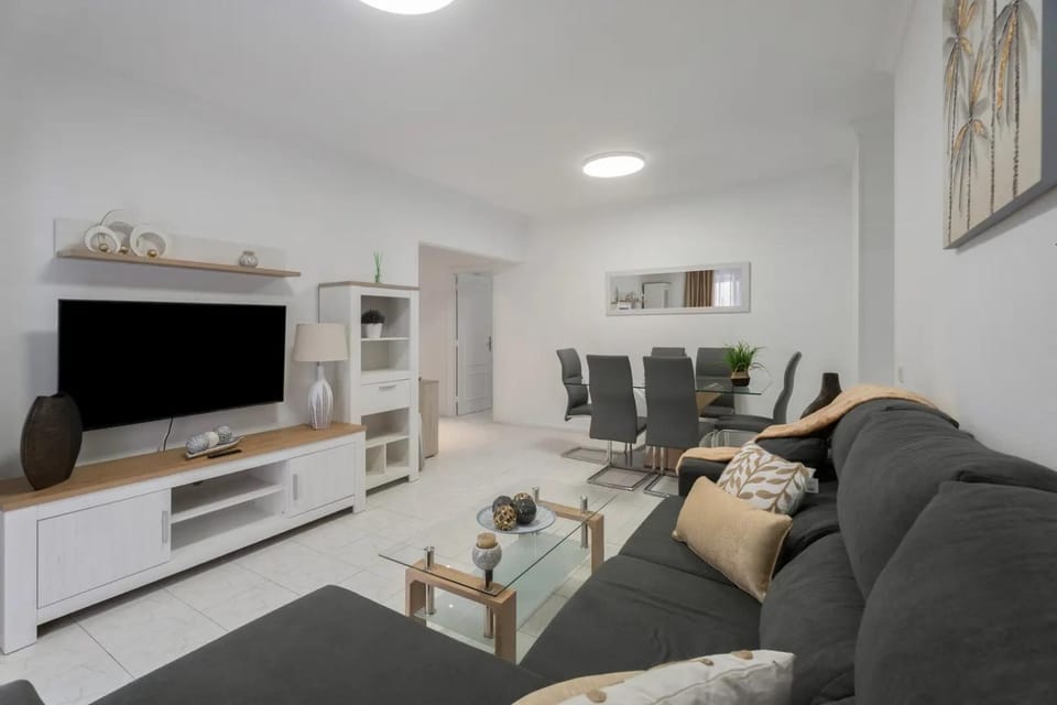Communal lounge/ TV room, TV and multimedia, Living room, Seating area