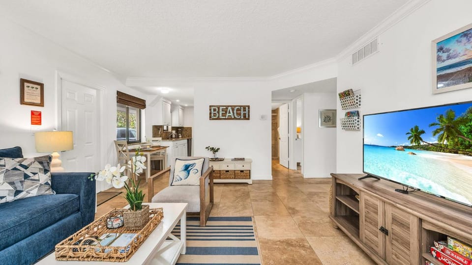 Juno Beach Seaside Escape I Steps from the Ocean! Apartment in Juno Beach