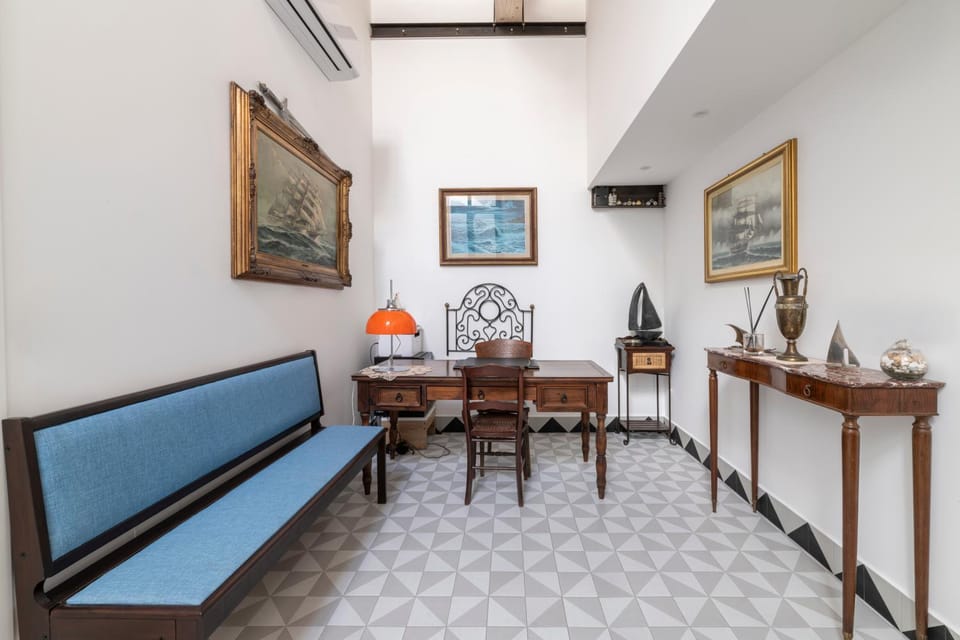 Lobby or reception, air conditioner